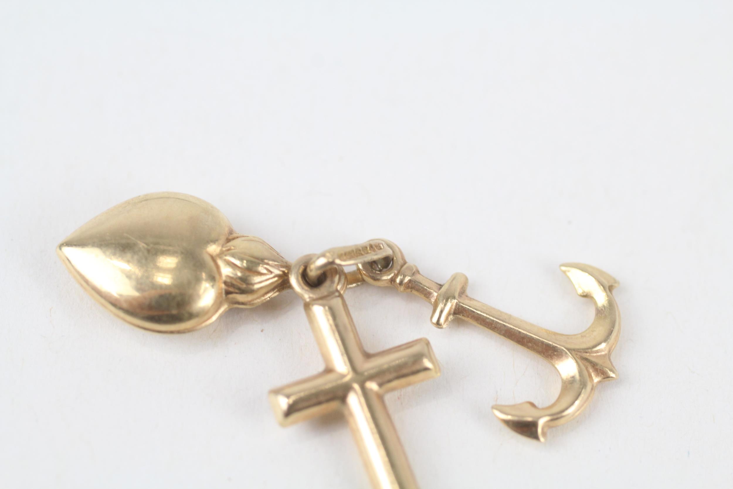 9ct gold vintage "love. hope and charity" charm - Image 3 of 5