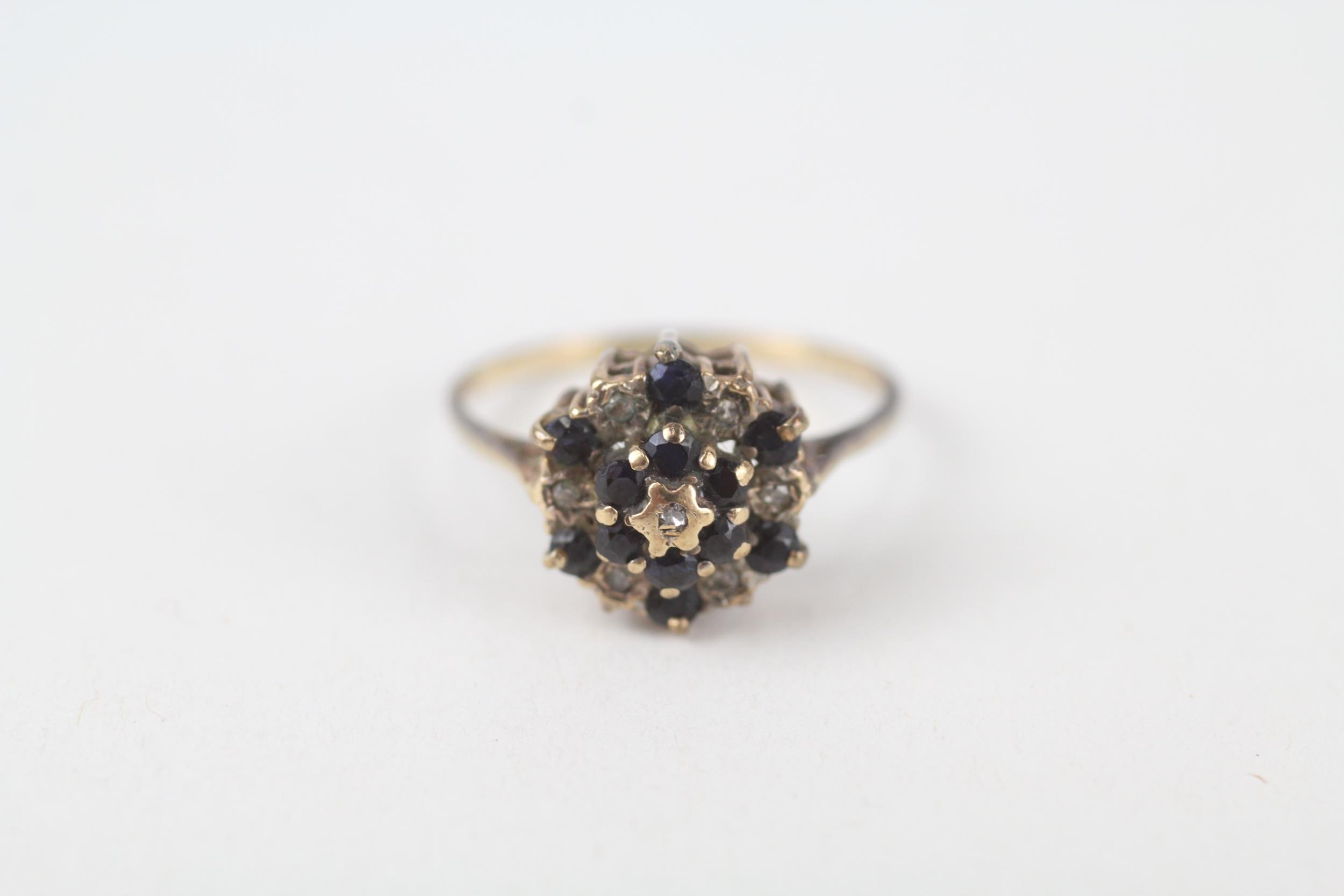 9ct gold diamond & sapphire floral cluster ring Size O 2.1 g - Image 2 of 5