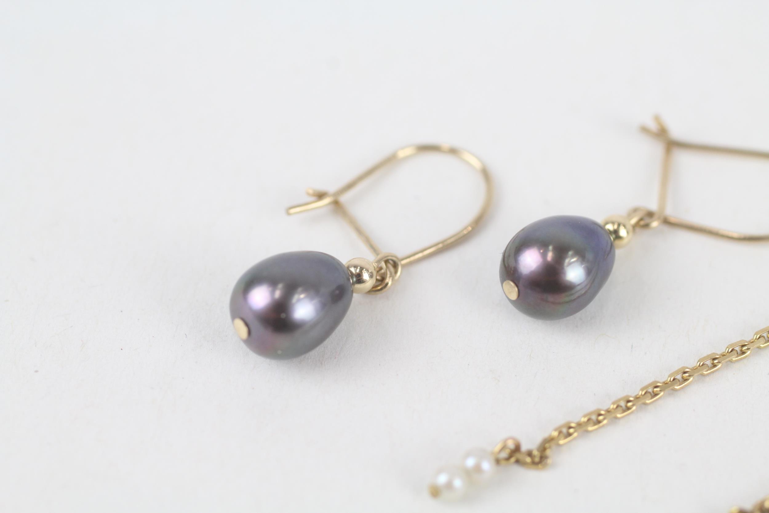 2 x 9ct gold cultured pearl drop earrings - Image 2 of 6