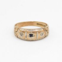 9ct gold diamond & sapphire three stone ring with starburst motif Size P