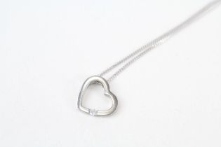 9ct white gold round brilliant cut diamond heart shaped pendant necklace 2.4 g