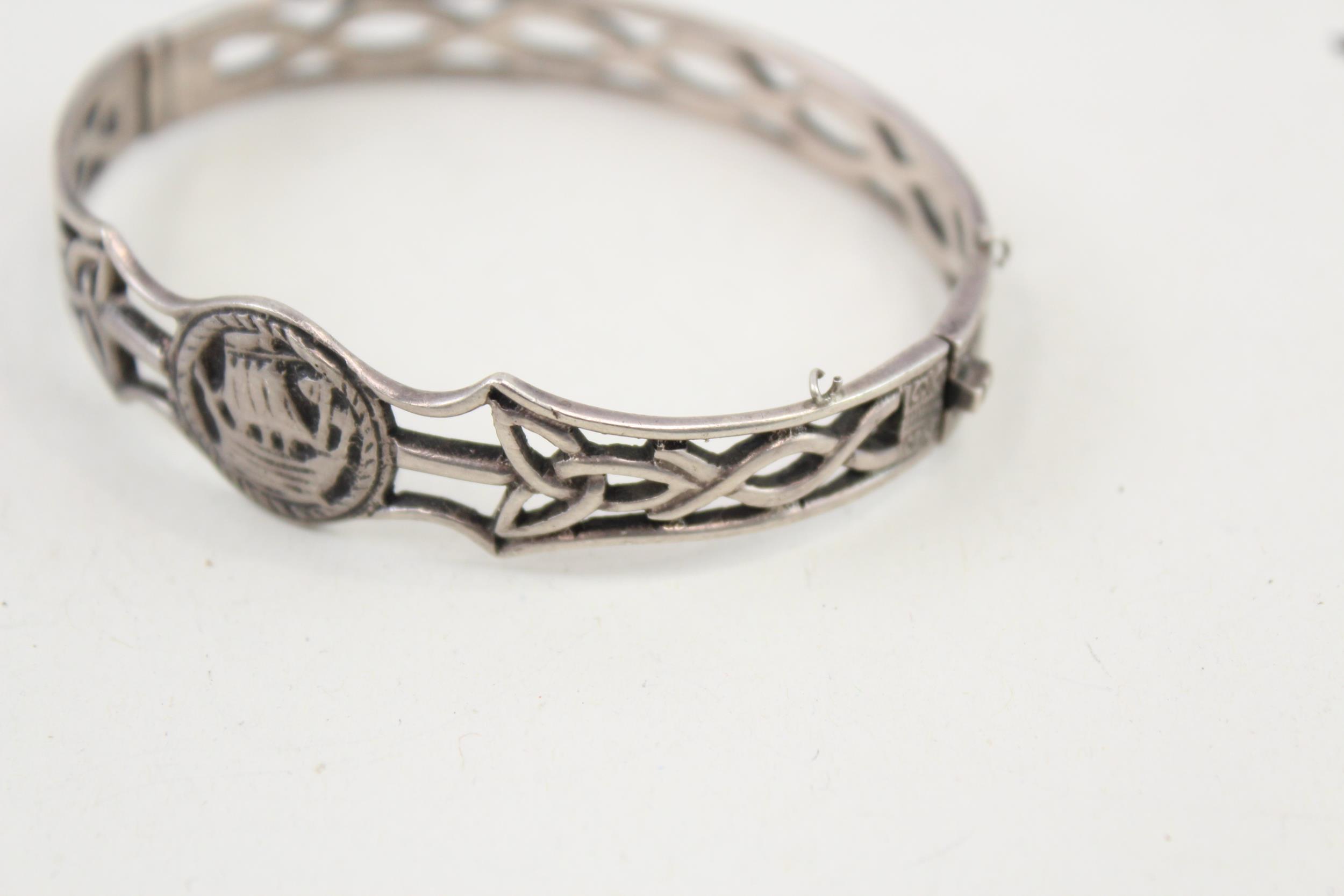 Silver Celtic bangle with ship emblem (21g) - Image 3 of 6