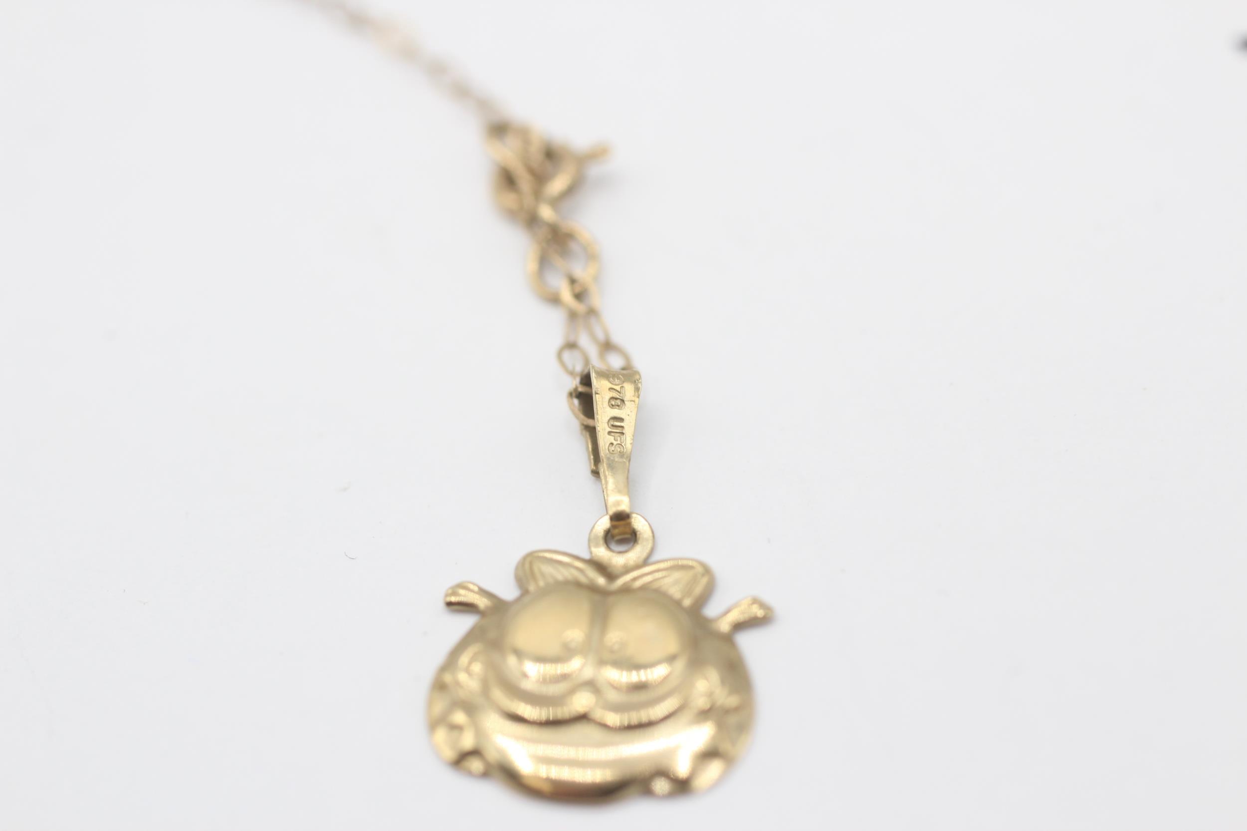 9ct gold Garfield pendant necklace 0.6 g - Image 3 of 4
