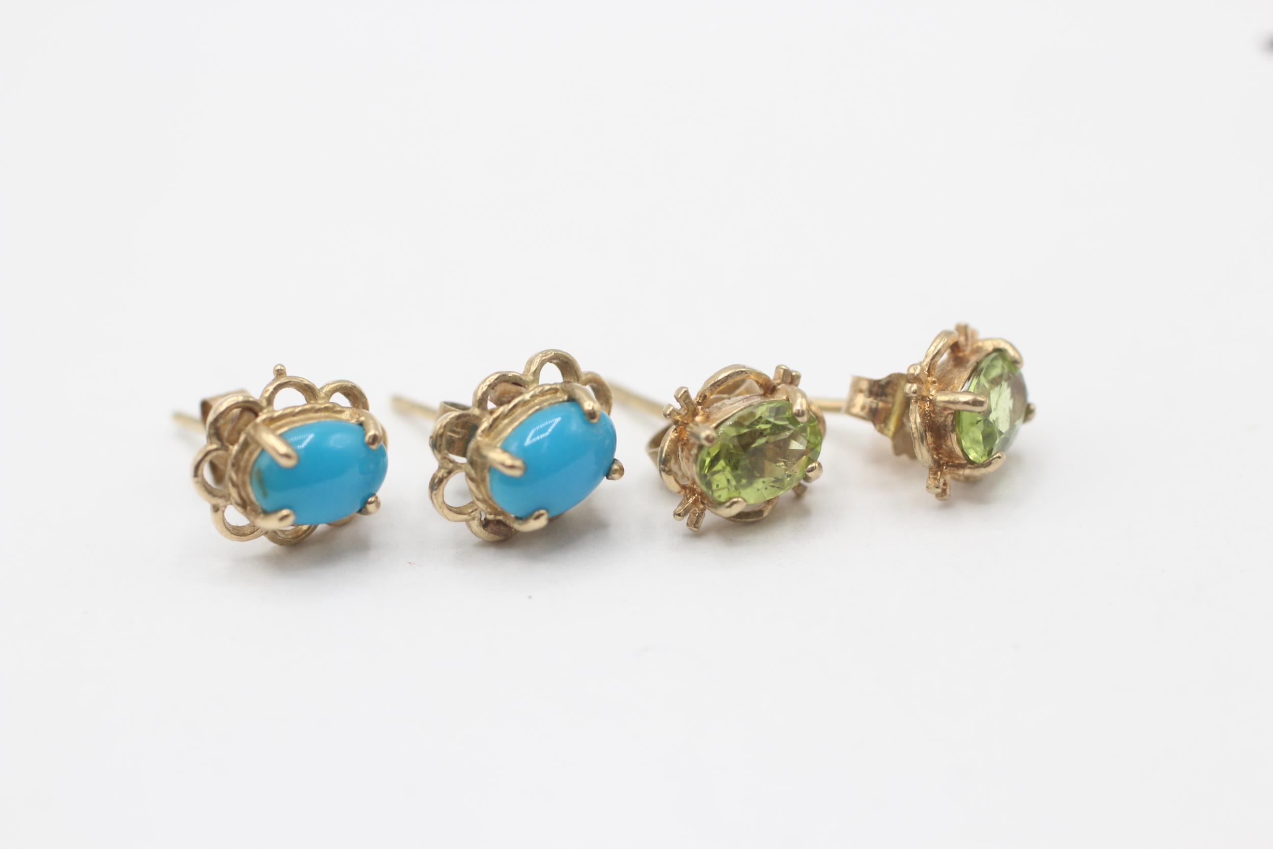2 x 9ct gold peridot and blue gemstone stud earrings - Image 3 of 4