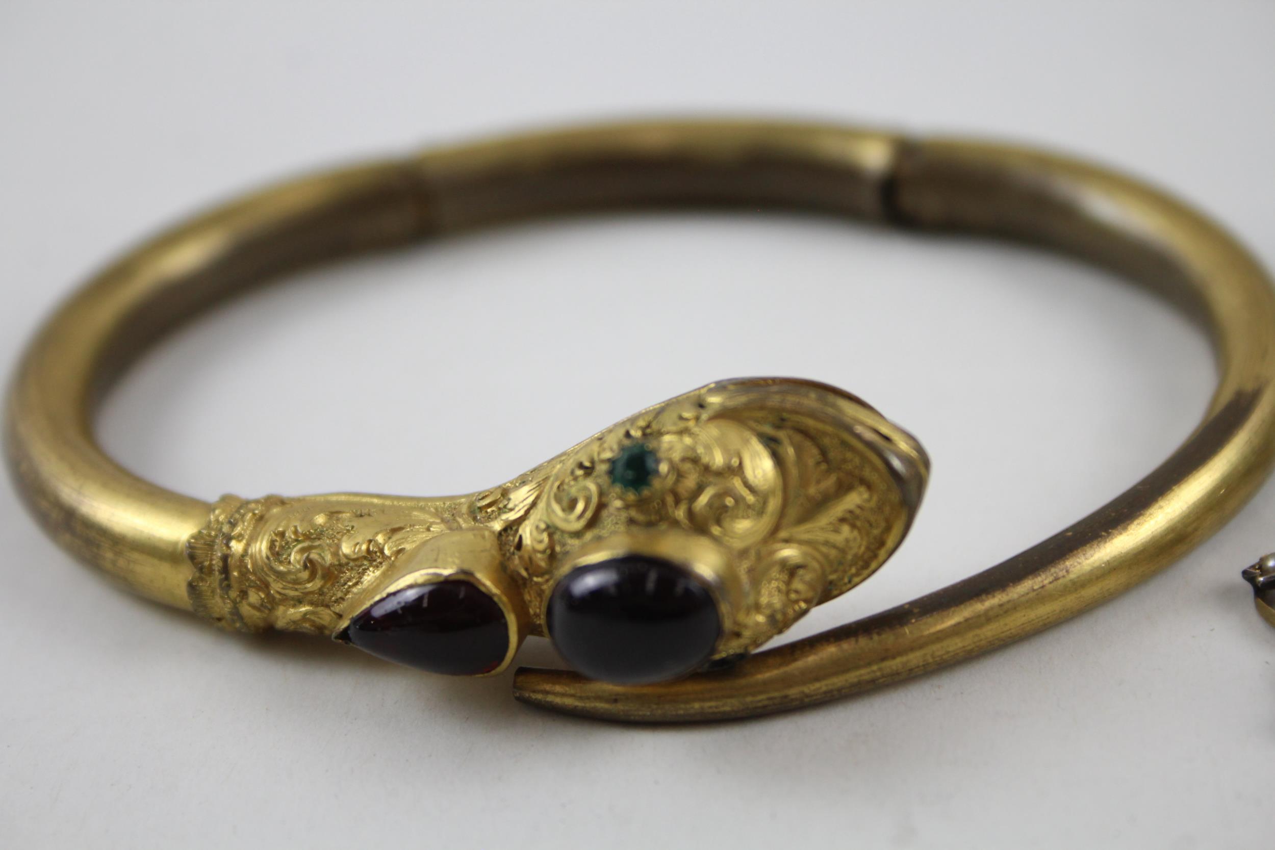 A collection of antique jewellery including Victorian snake bangle (as found) (38g) - Image 3 of 6