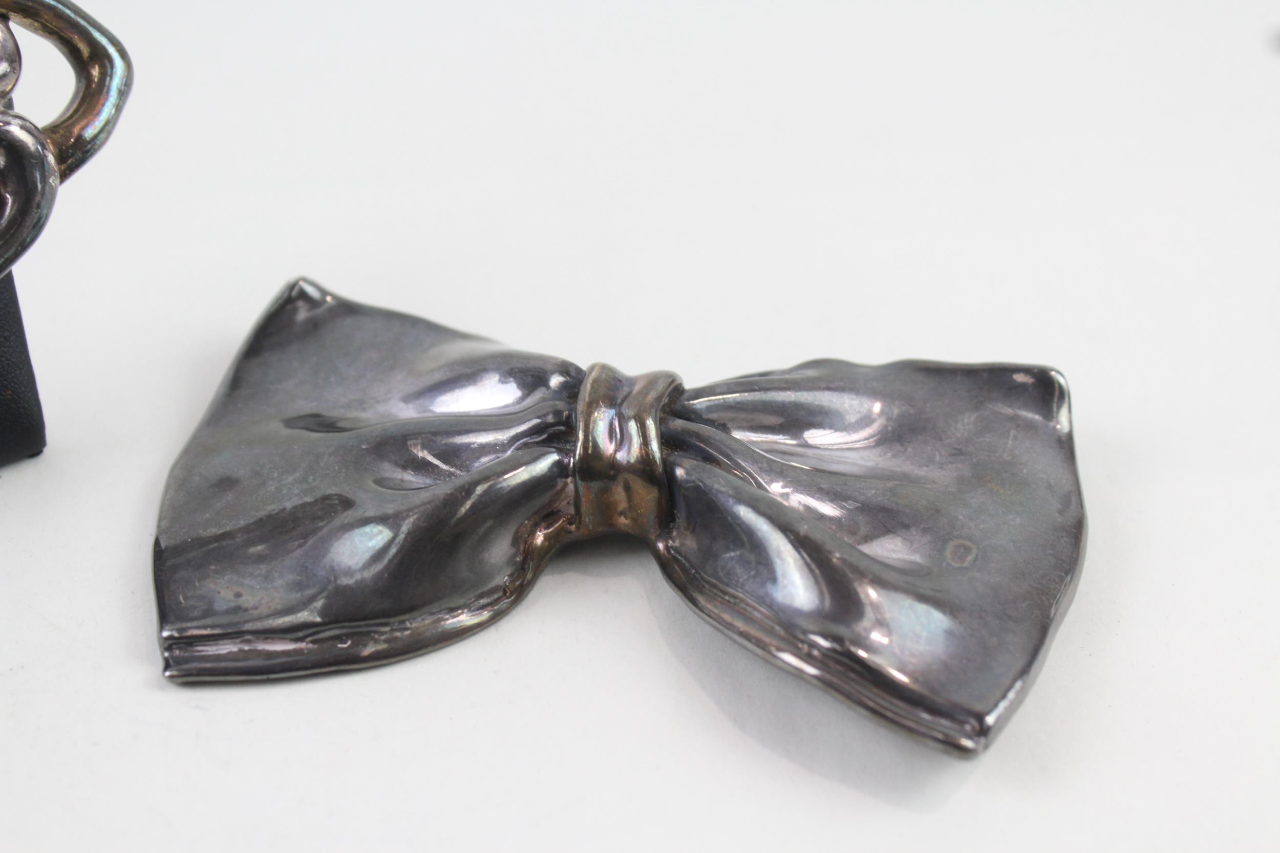 Silver brooch/pendant and clip on earrings by Bat Ami Israel (79g) - Image 3 of 7