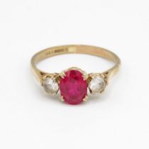 9ct gold red & white gemstone three stone ring Size U