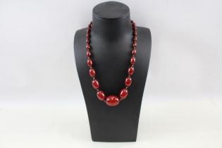 Cherry Bakelite graduated necklace with internal streaking (53g)