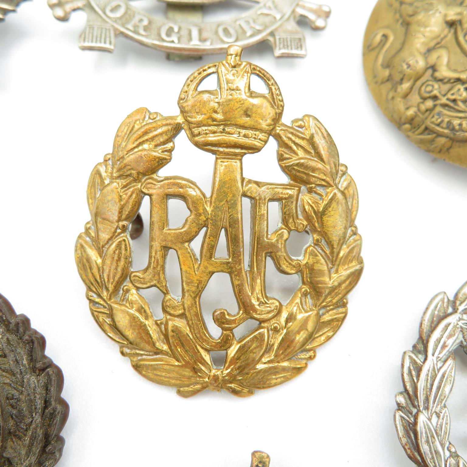 18x Military cap badges including Royal Scots Fusiliers and Lancers etc. - - Image 15 of 19