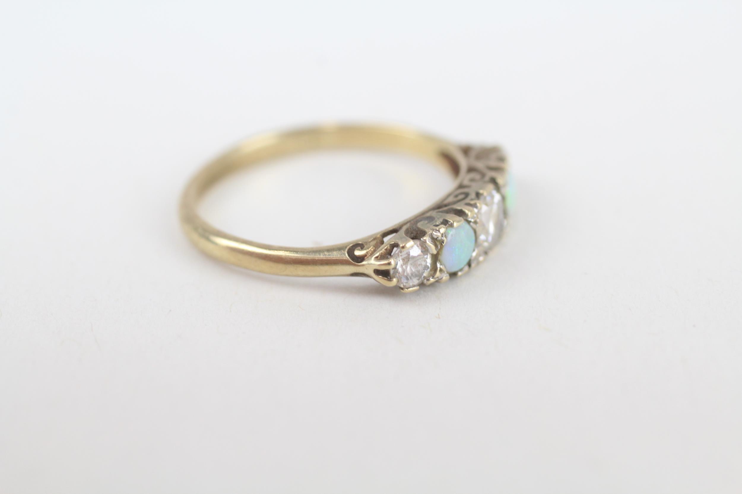 9ct gold opal & cubic zirconia five stone ring Size O 1/2 2.1 g - Image 3 of 5