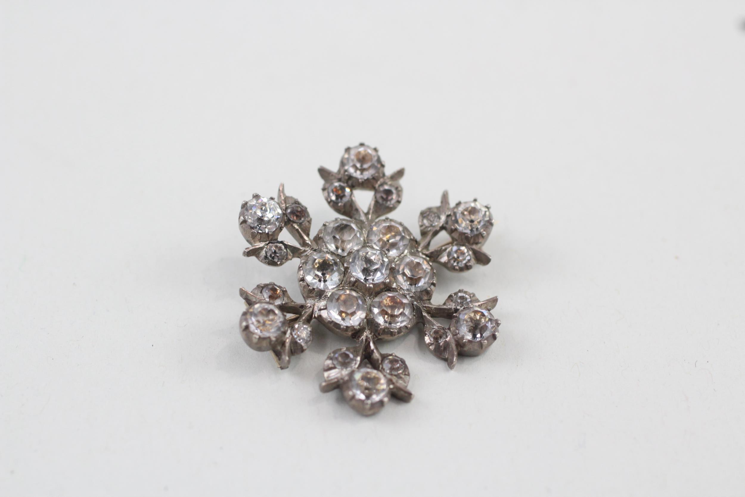 Silver Georgian brooch with black dot paste (8g) - Image 2 of 5