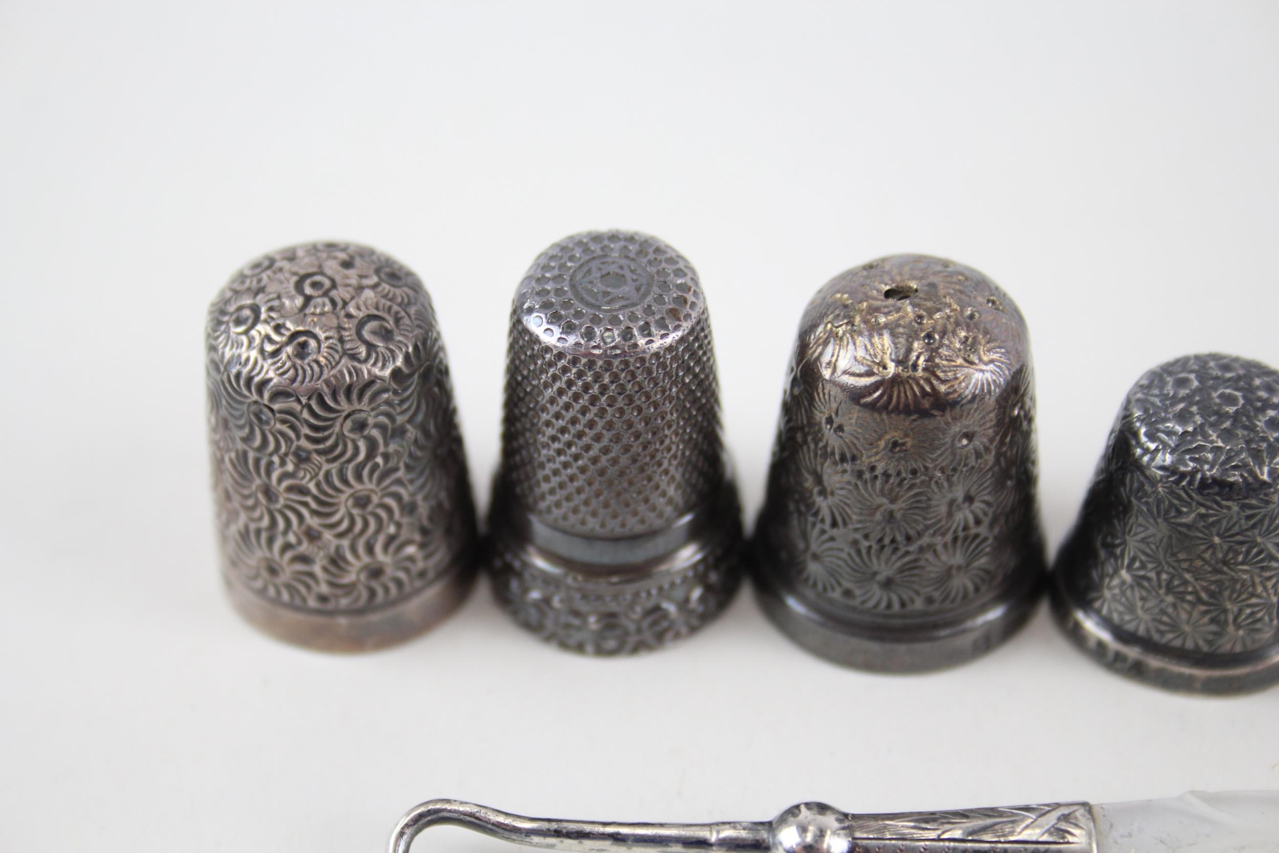 8 x Antique / Vintage HM .925 Sterling Silver Haberdashery Inc Thimbles (36g) - Inc Thimbles, Button - Image 2 of 5