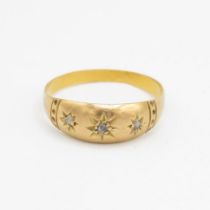 18ct gold antique star set diamond three stone ring Size O 2.1 g