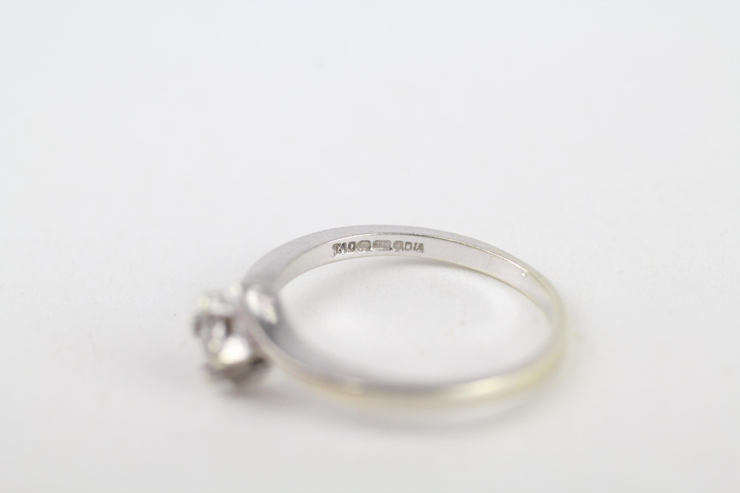 9ct white gold diamond single stone twist ring Size K 1/2 1.9 g - Image 5 of 5