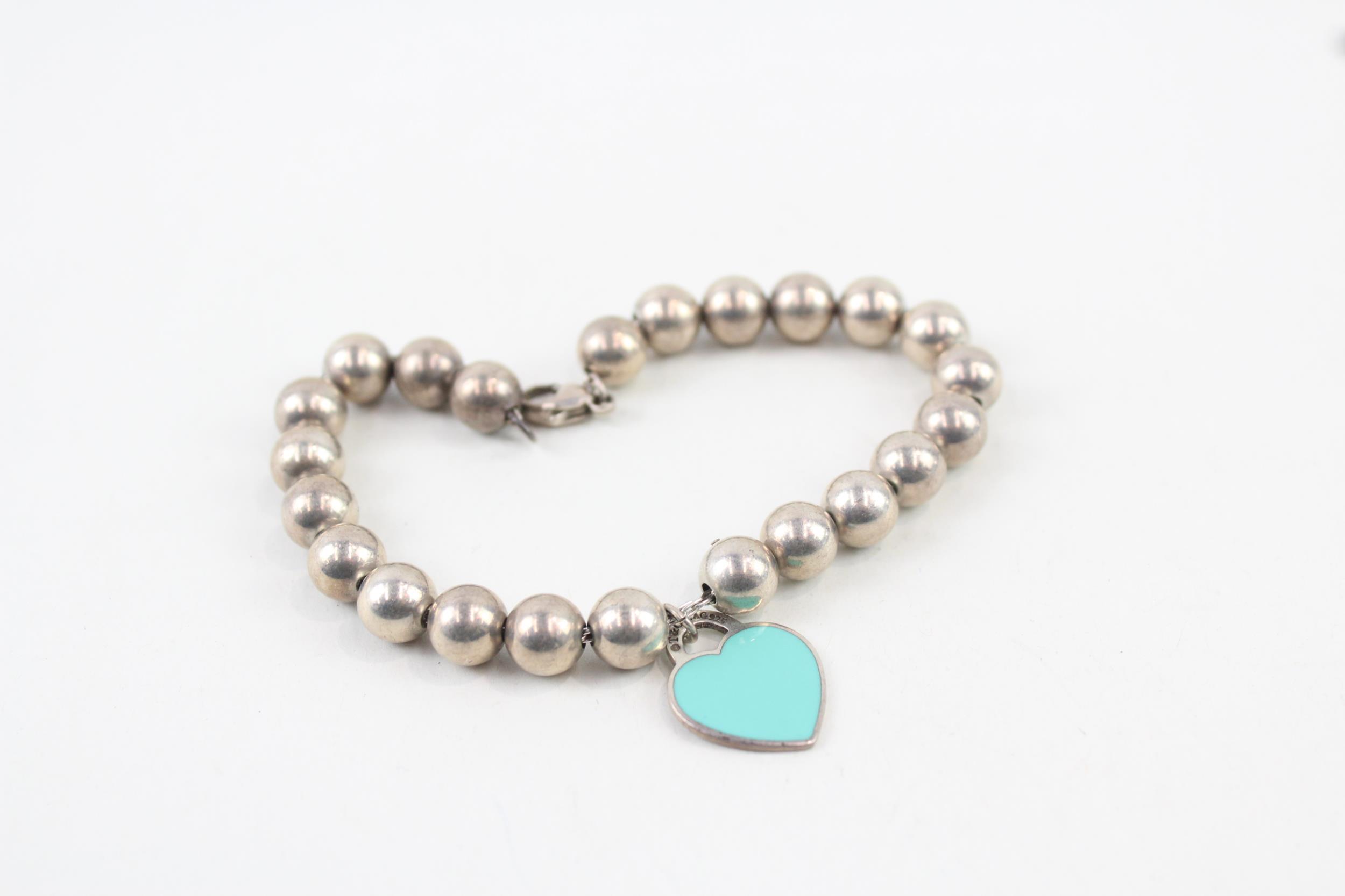 Silver bracelet with enamel heart charm by designer Tiffany & Co (16g)