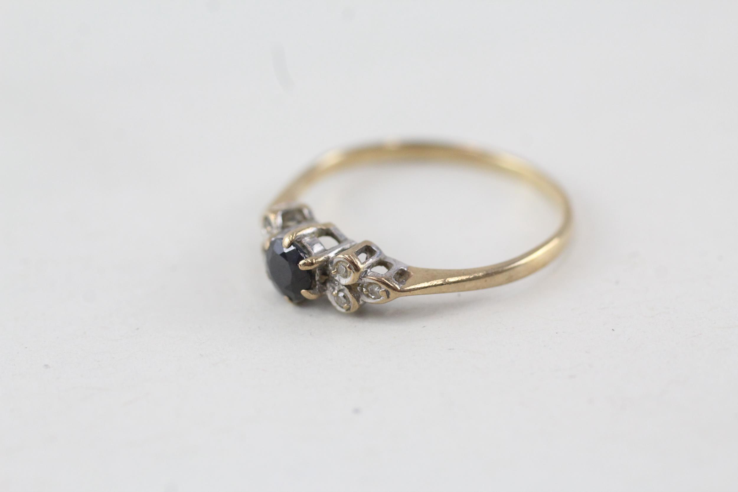 9ct gold diamond & sapphire trefoil ring Size N 1.1 g - Image 2 of 4