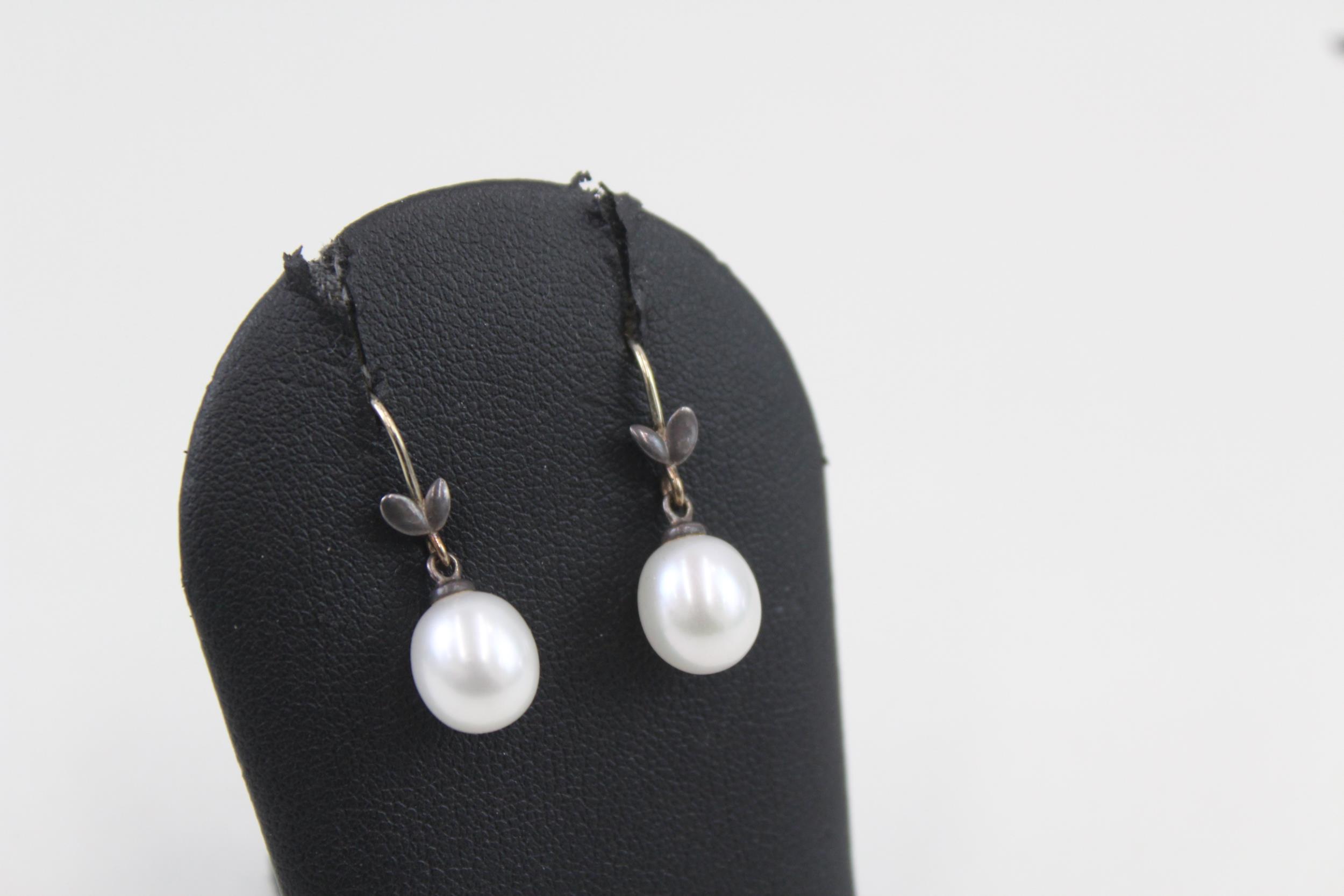 Pair of silver cultured pearl drop earrings by designer Tiffany & Co (3g) - Image 3 of 6