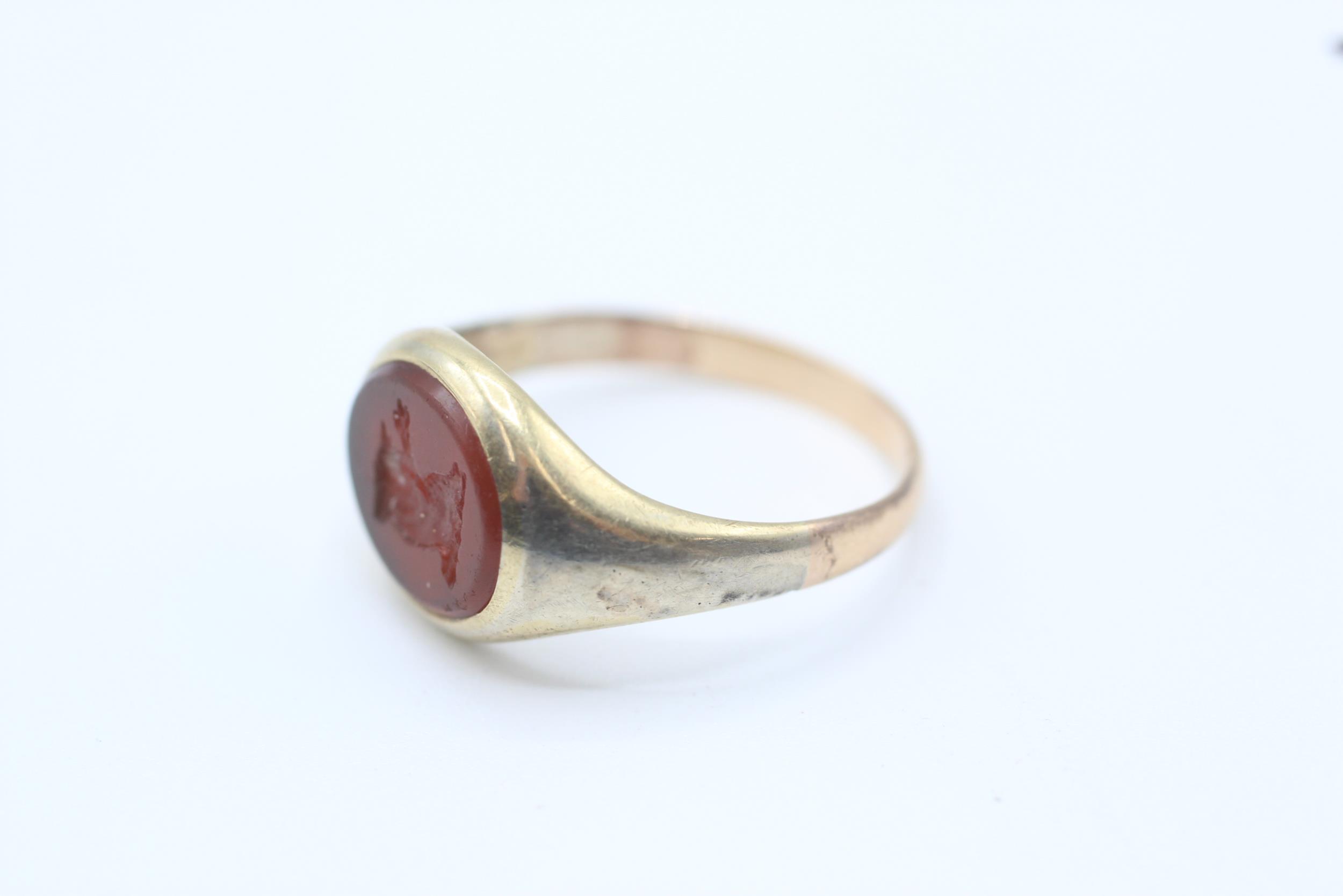 14ct gold band and 5ct gold headed antique carnelian bull intaglio set signet ring - as seen Size - Image 5 of 5