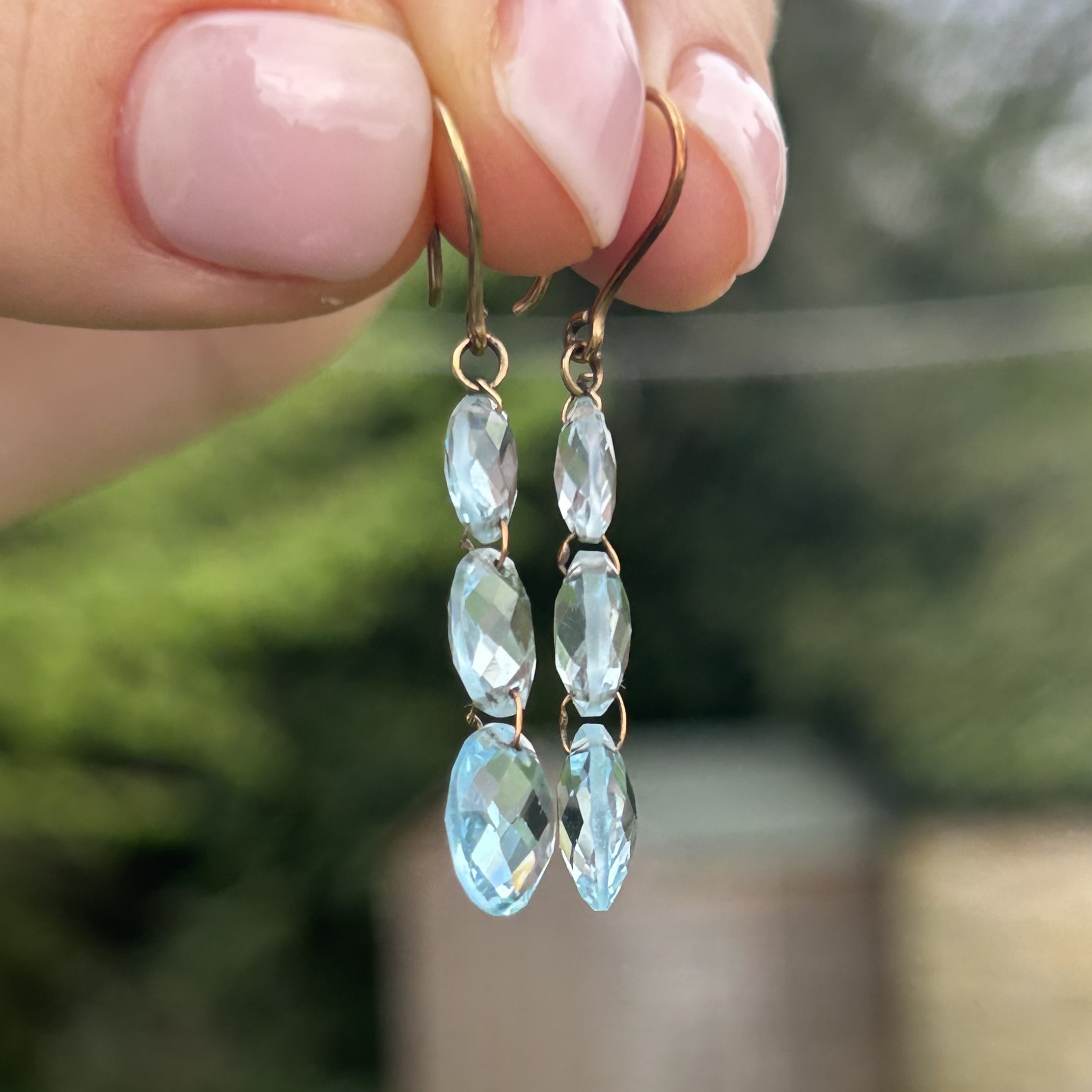 9ct gold faceted blue topaz drop earrings with French hooks 2.1 g - Image 5 of 5