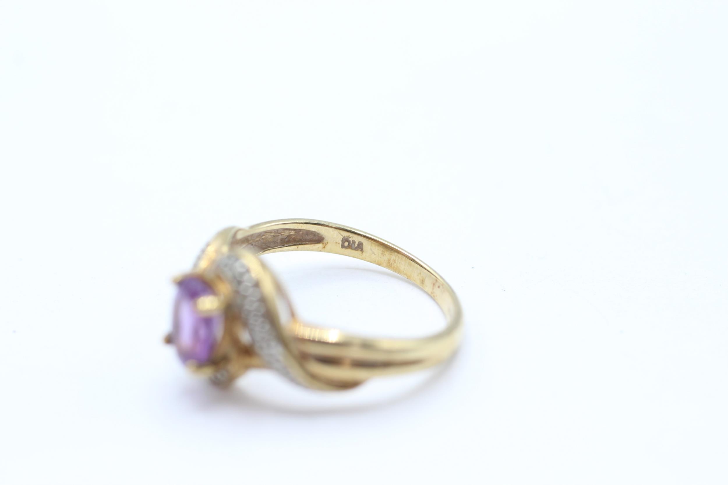 9ct gold amethyst single stone twist ring with diamond accent Size M 2.3 g - Image 4 of 4