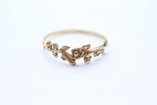 9ct gold vintage floral patterned ring Size O 1 g