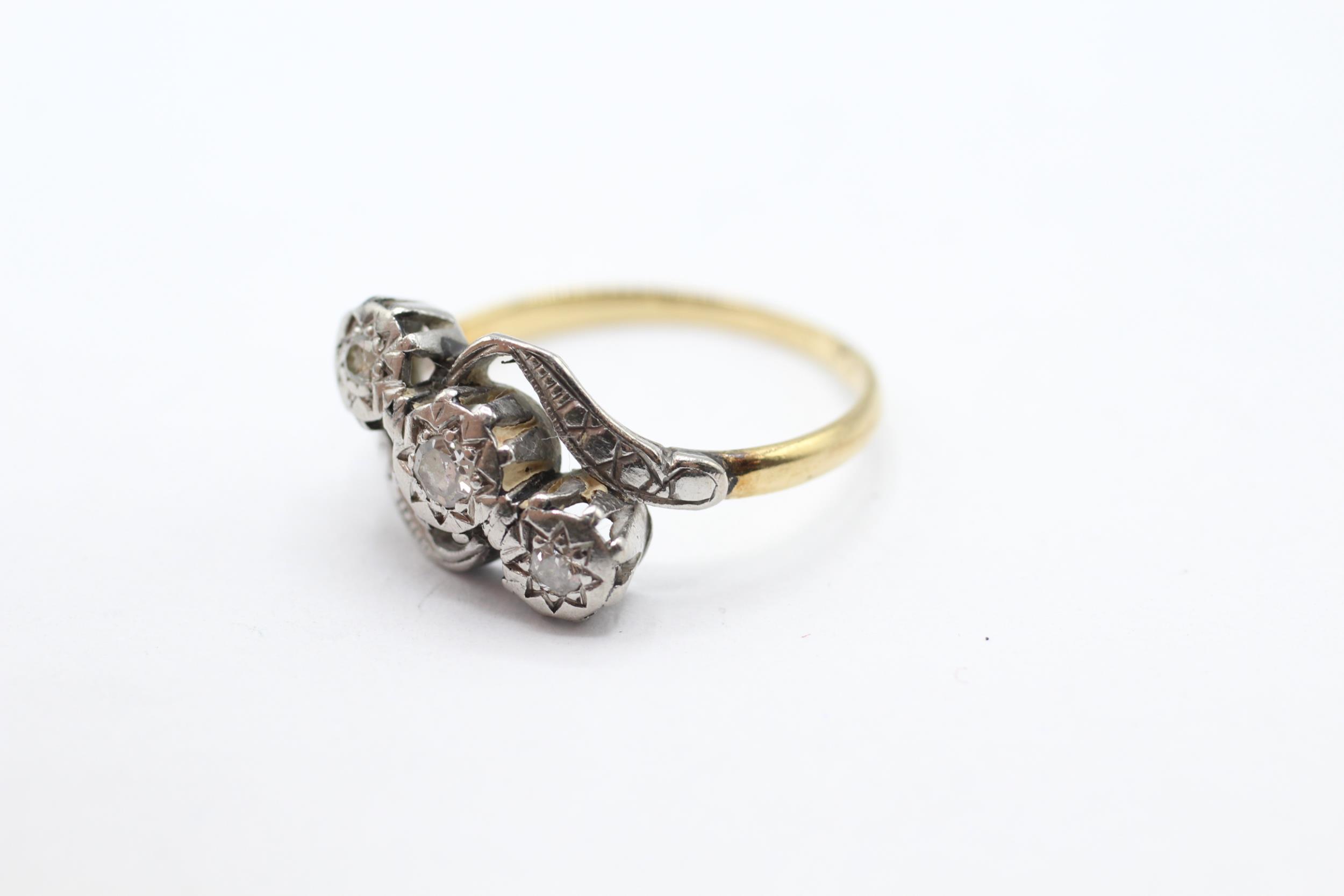 18ct gold & platinum single cut diamond three stone ring Size N 1/2 2.6 g - Image 3 of 4