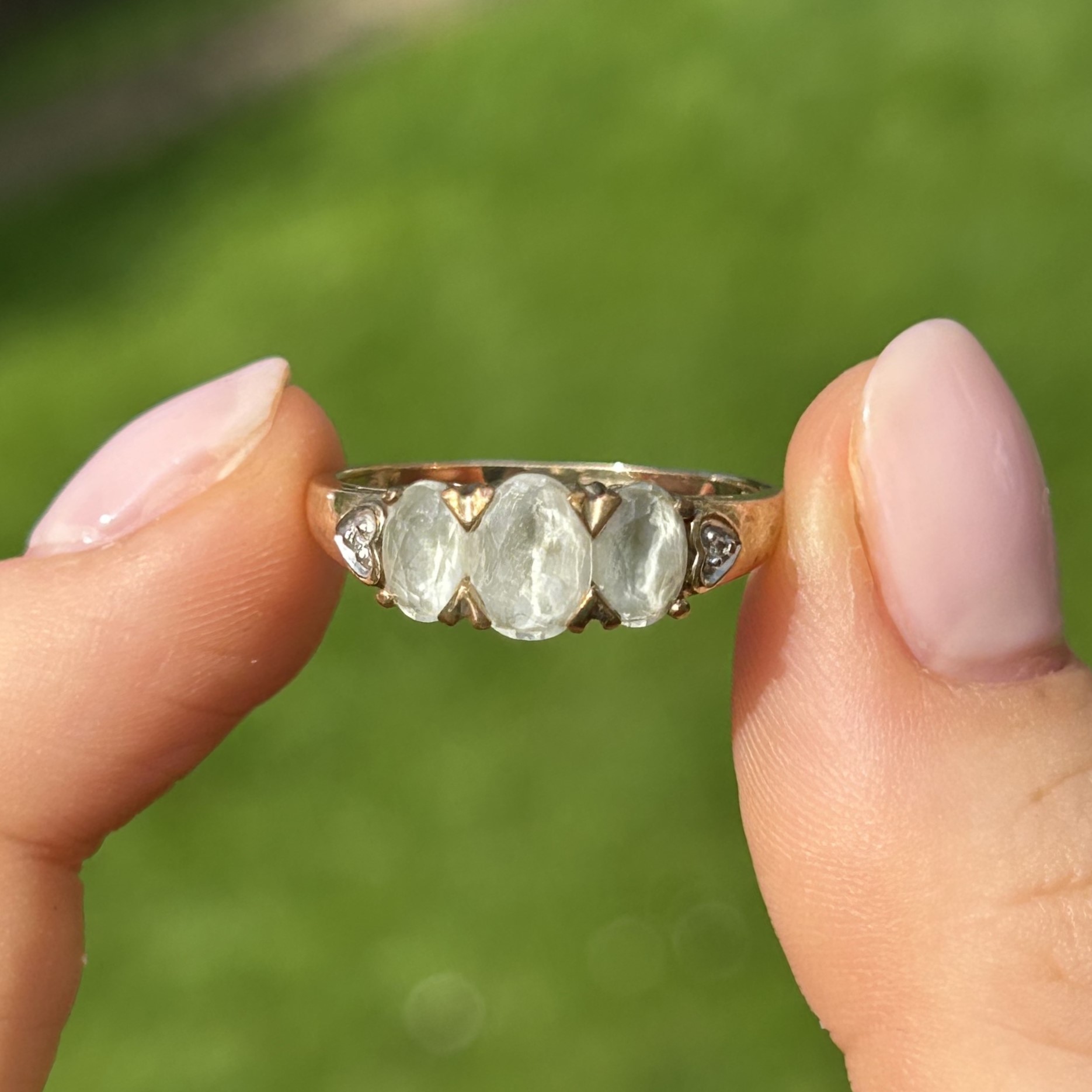 9ct gold aquamarine three stone ring with diamond set heart motif shank Size R 2.7 g