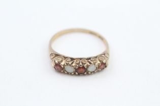 9ct gold garnet & opal ring, with scroll patterned gallery Size O 2.1 g