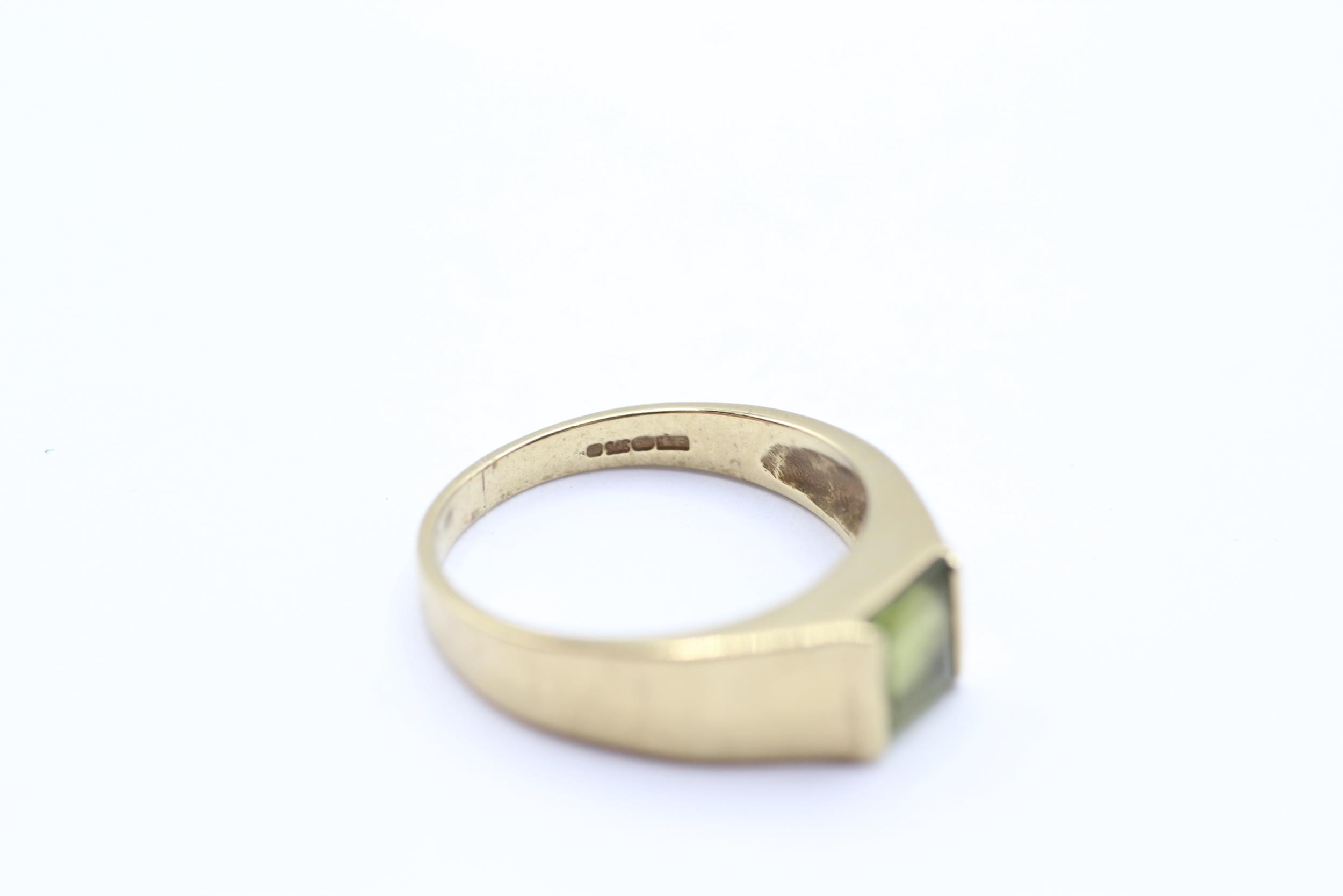 9ct gold square cut peridot ring Size N 3.1 g - Image 3 of 4