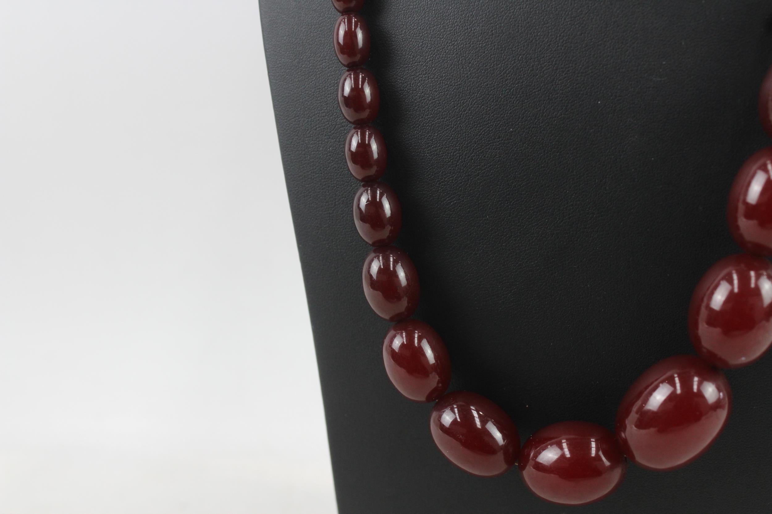 Cherry Bakelite graduated necklace with screw clasp (66g) - Bild 4 aus 7