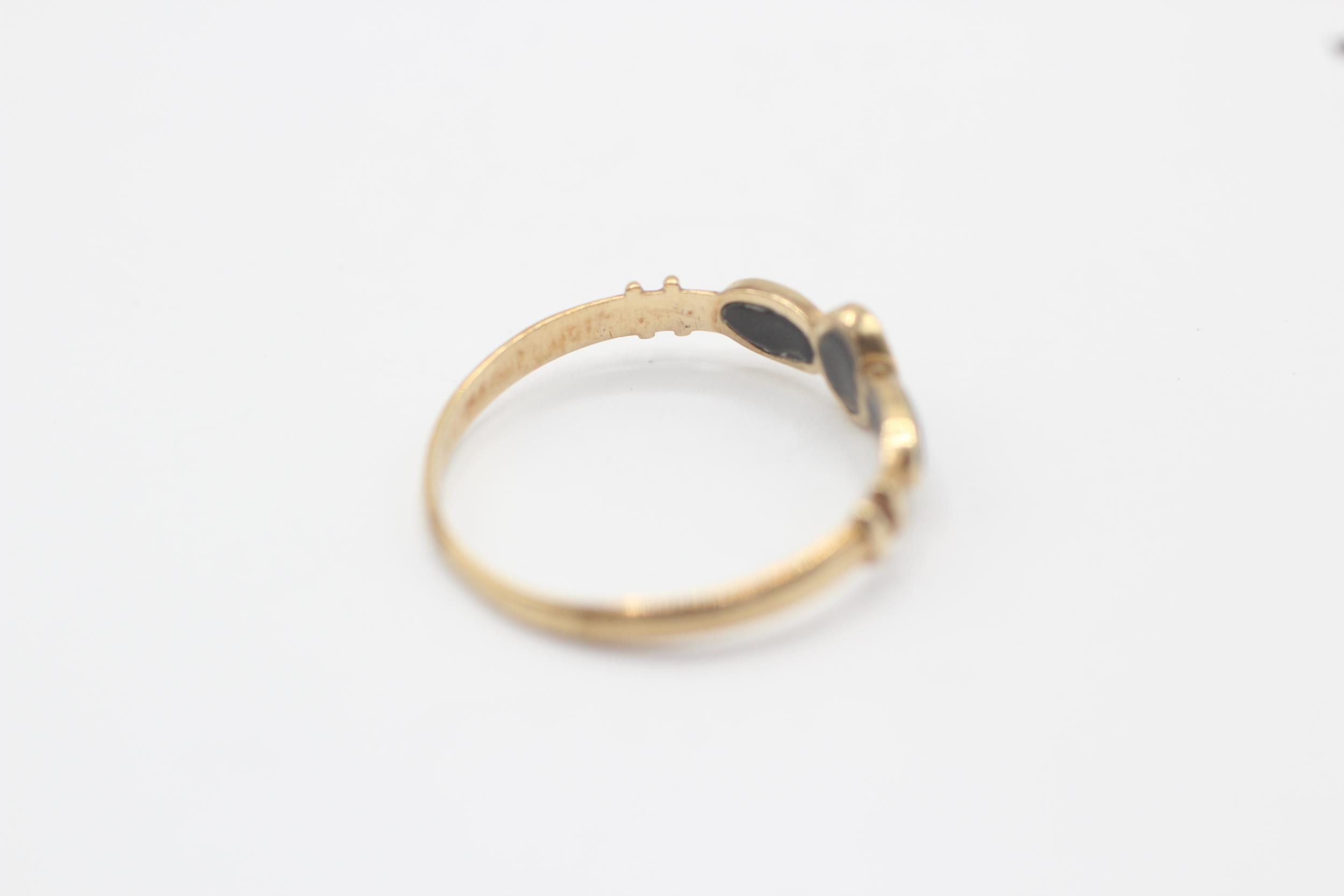 14ct gold onyx tri stone ring Size K 0.8 g - Image 5 of 7