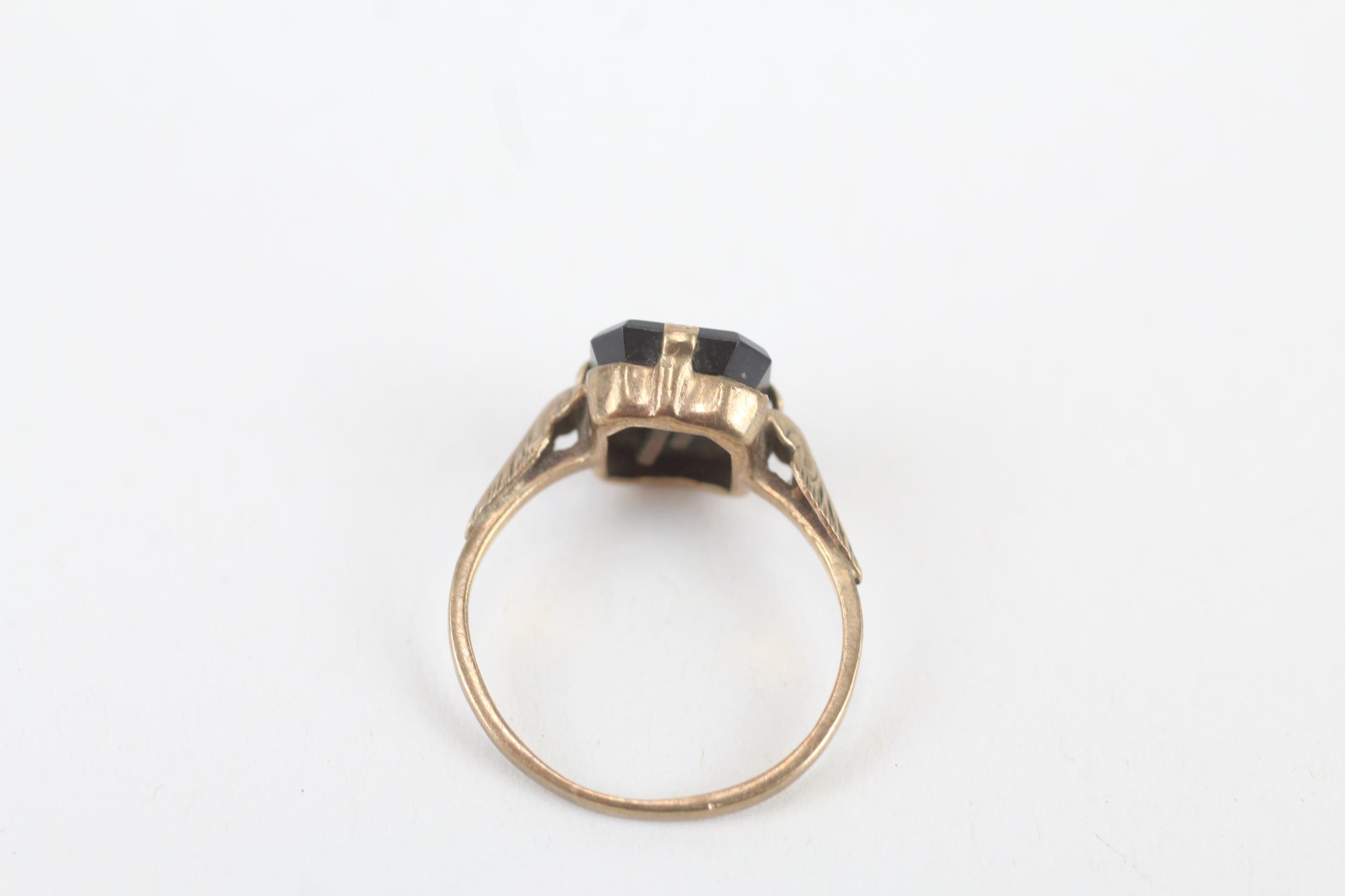 9ct gold antique onyx initial 'G' signet ring - MISHAPEN - AS SEEN Size J 1.6 g - Image 4 of 4