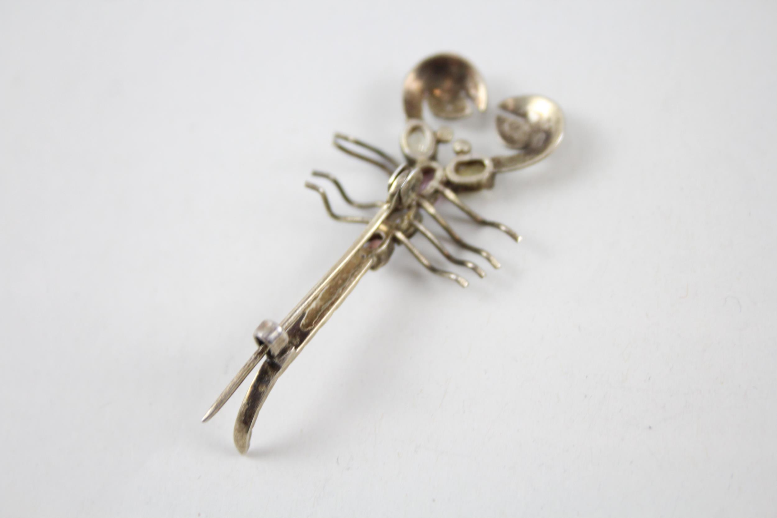 Silver 1930s scorpion brooch set with gemstones (3g) - Image 6 of 6