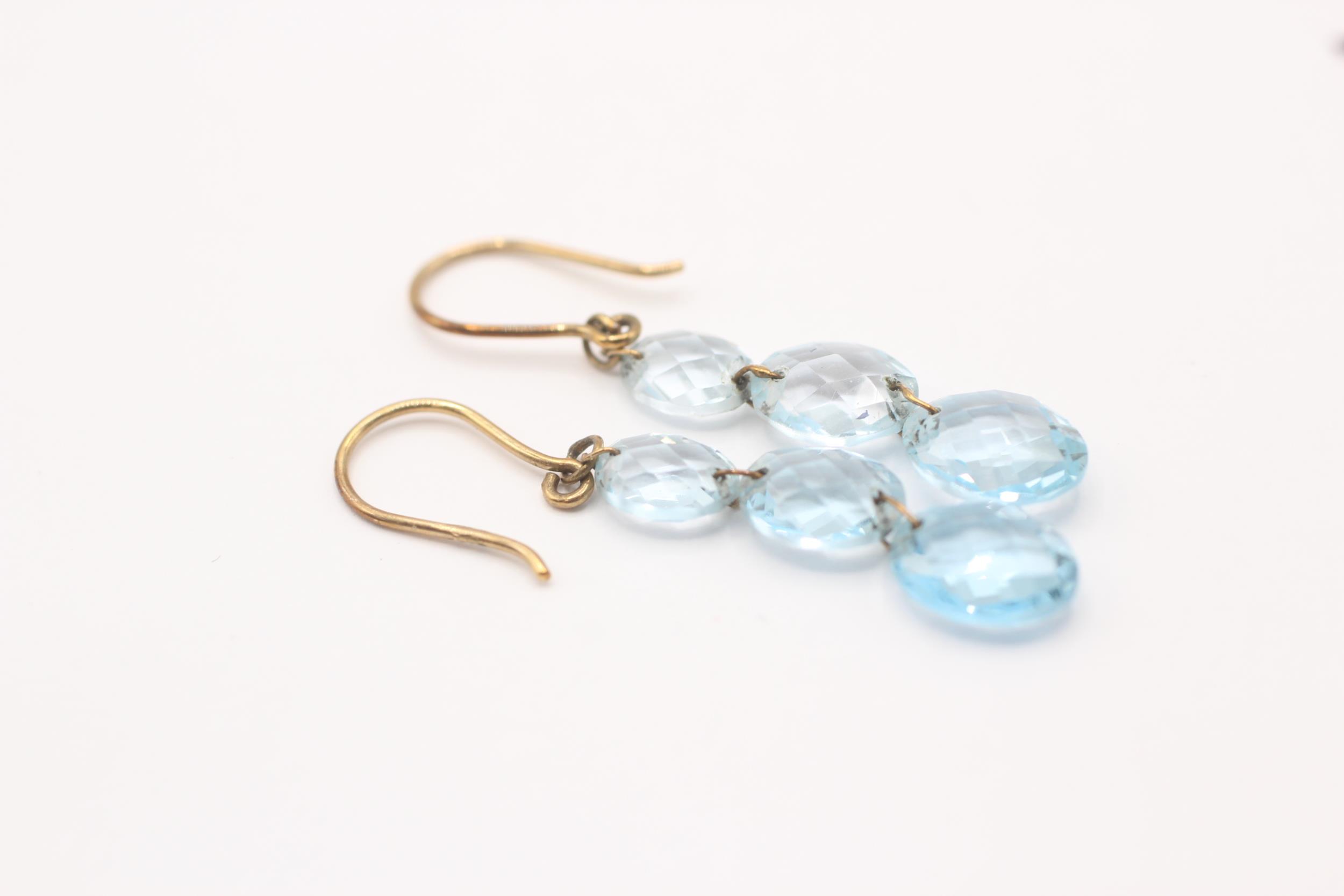 9ct gold faceted blue topaz drop earrings with French hooks 2.1 g - Image 3 of 5