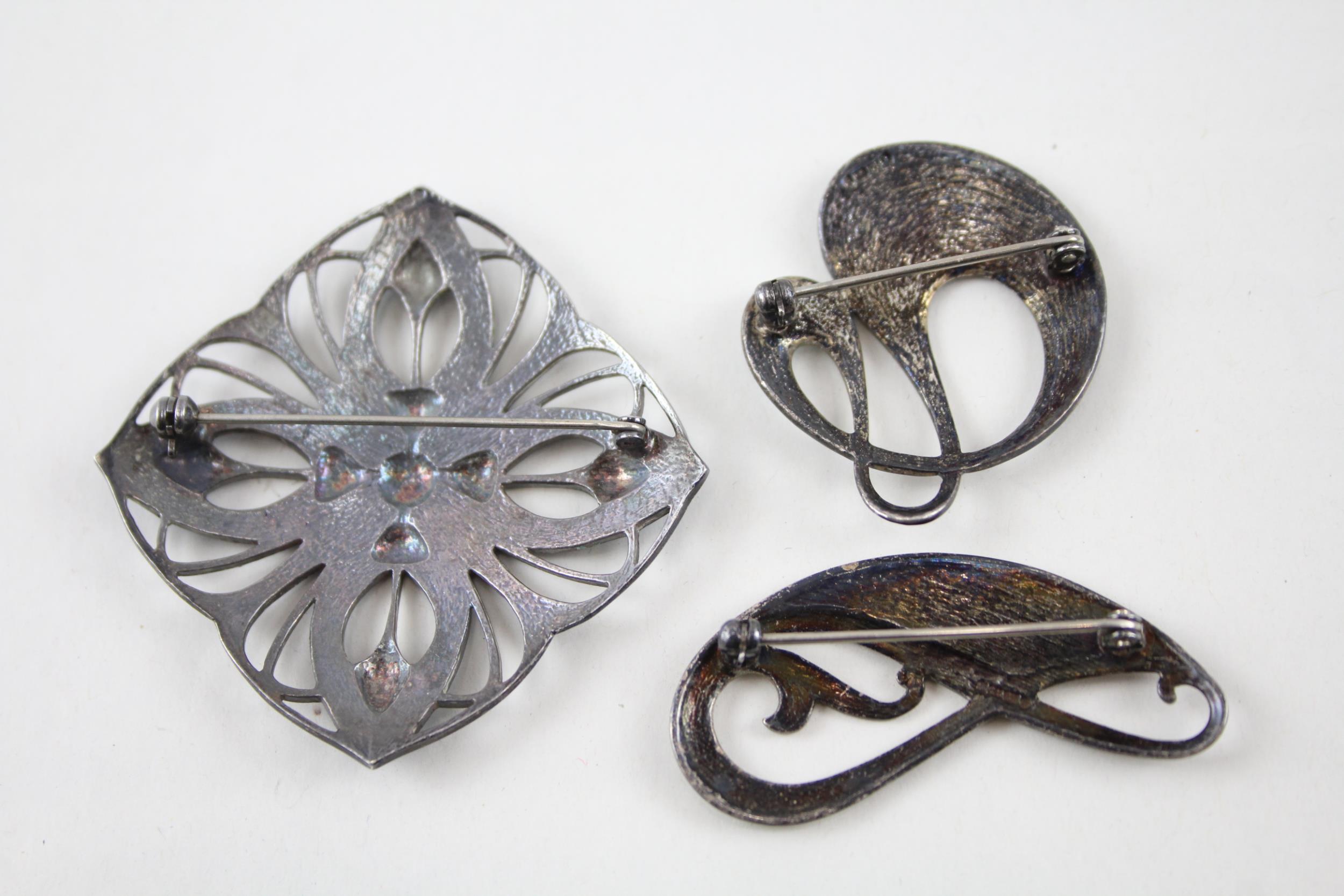 Three silver enamel brooches including Malcolm Gray and Pat Cheney (32g) - Image 5 of 8