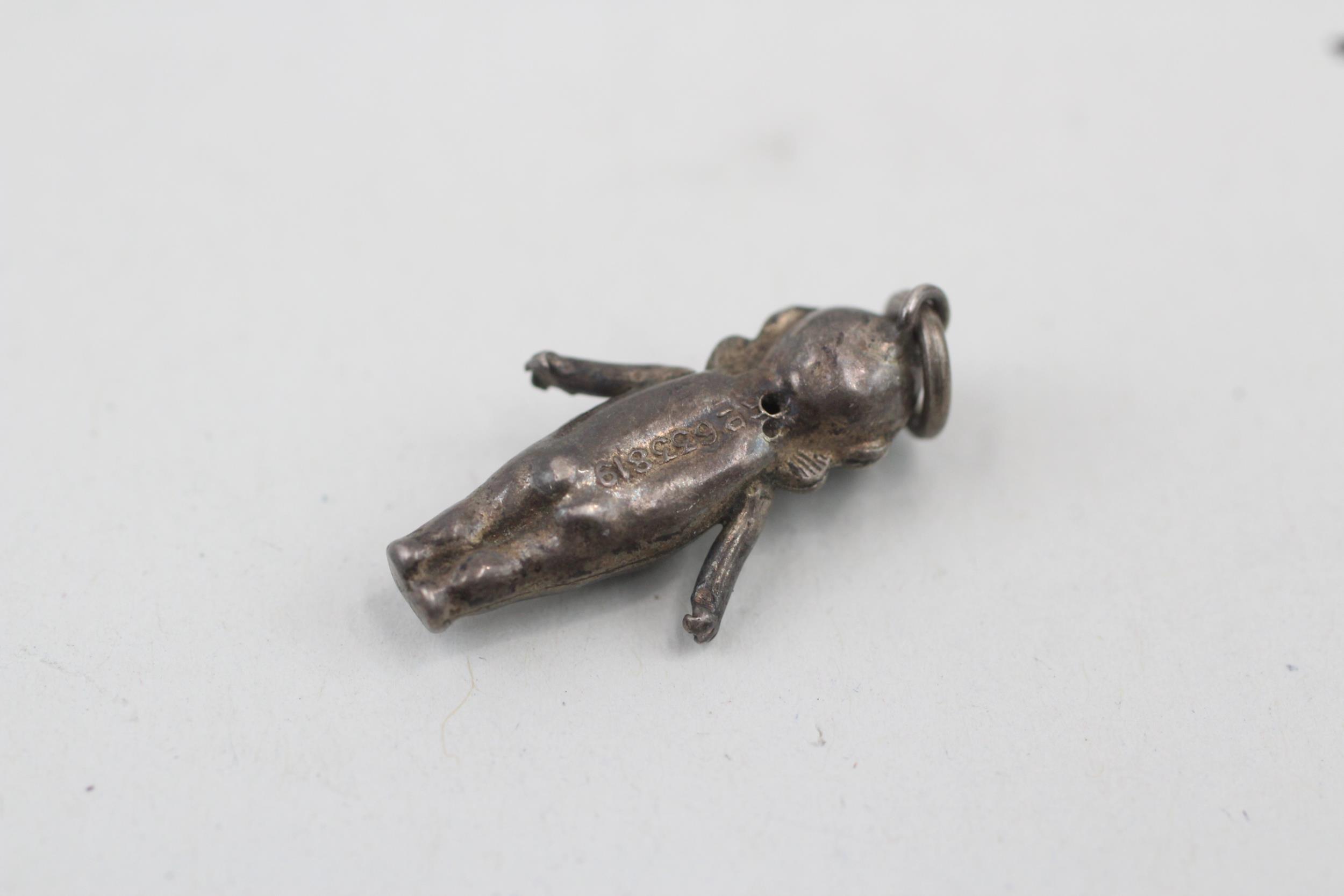 Silver antique fumsup charm (1g) - Image 4 of 6