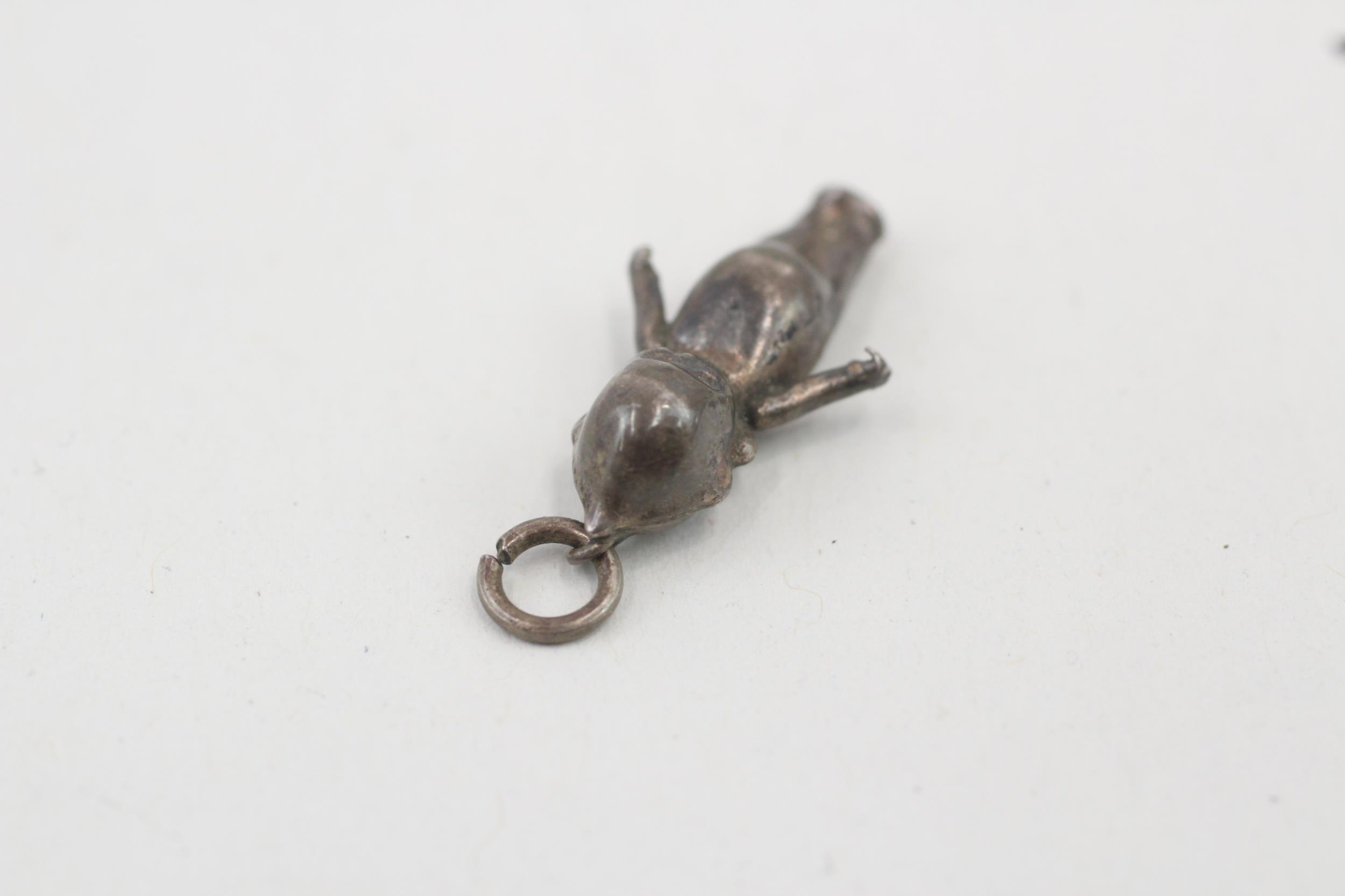 Silver antique fumsup charm (1g) - Image 3 of 6