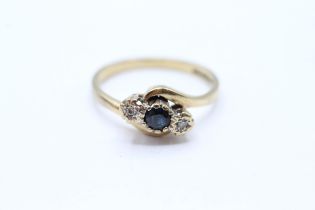 9ct gold vintage sapphire & diamond three stone ring Size O 2.6 g