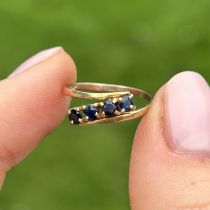 9ct gold sapphire four stone ring - MISHAPEN - AS SEEN Size J 1 g