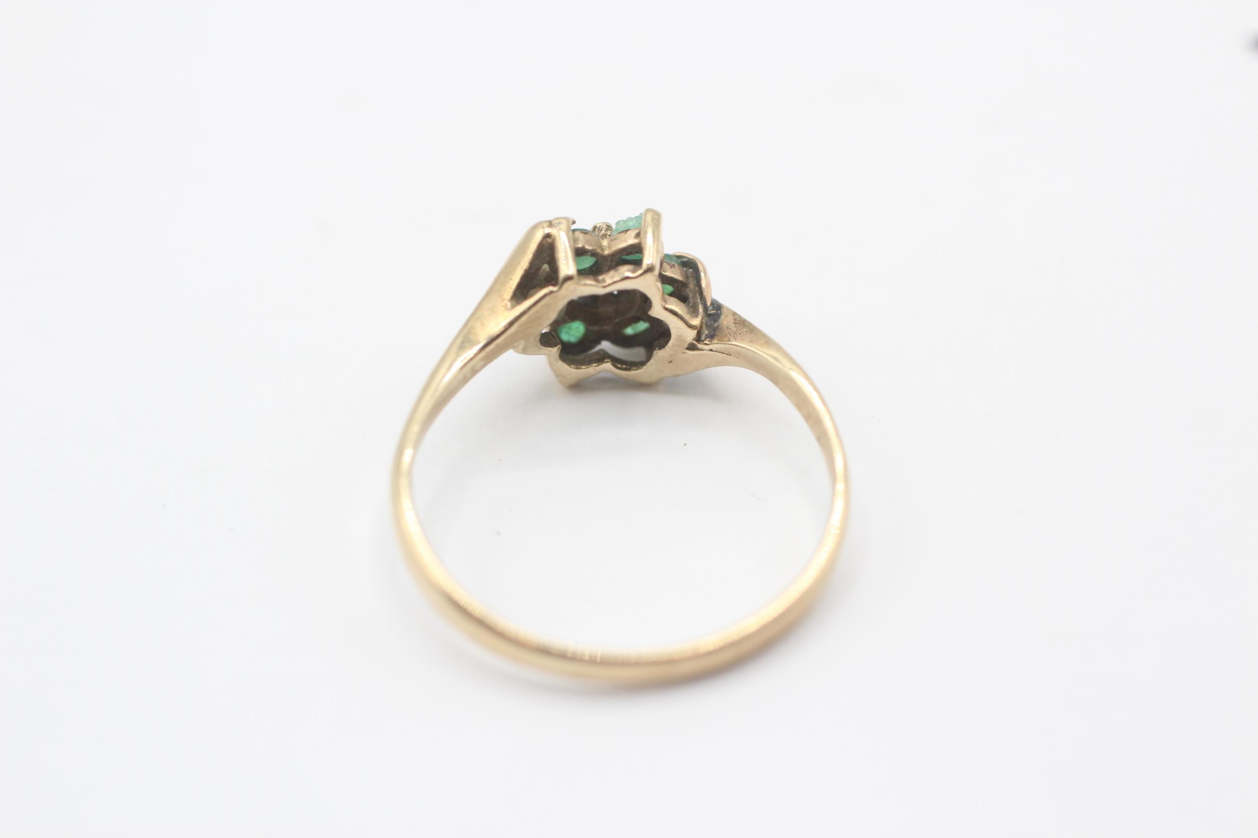 9ct gold diamond & emerald floral cluster ring Size P 1.9 g - Image 4 of 6