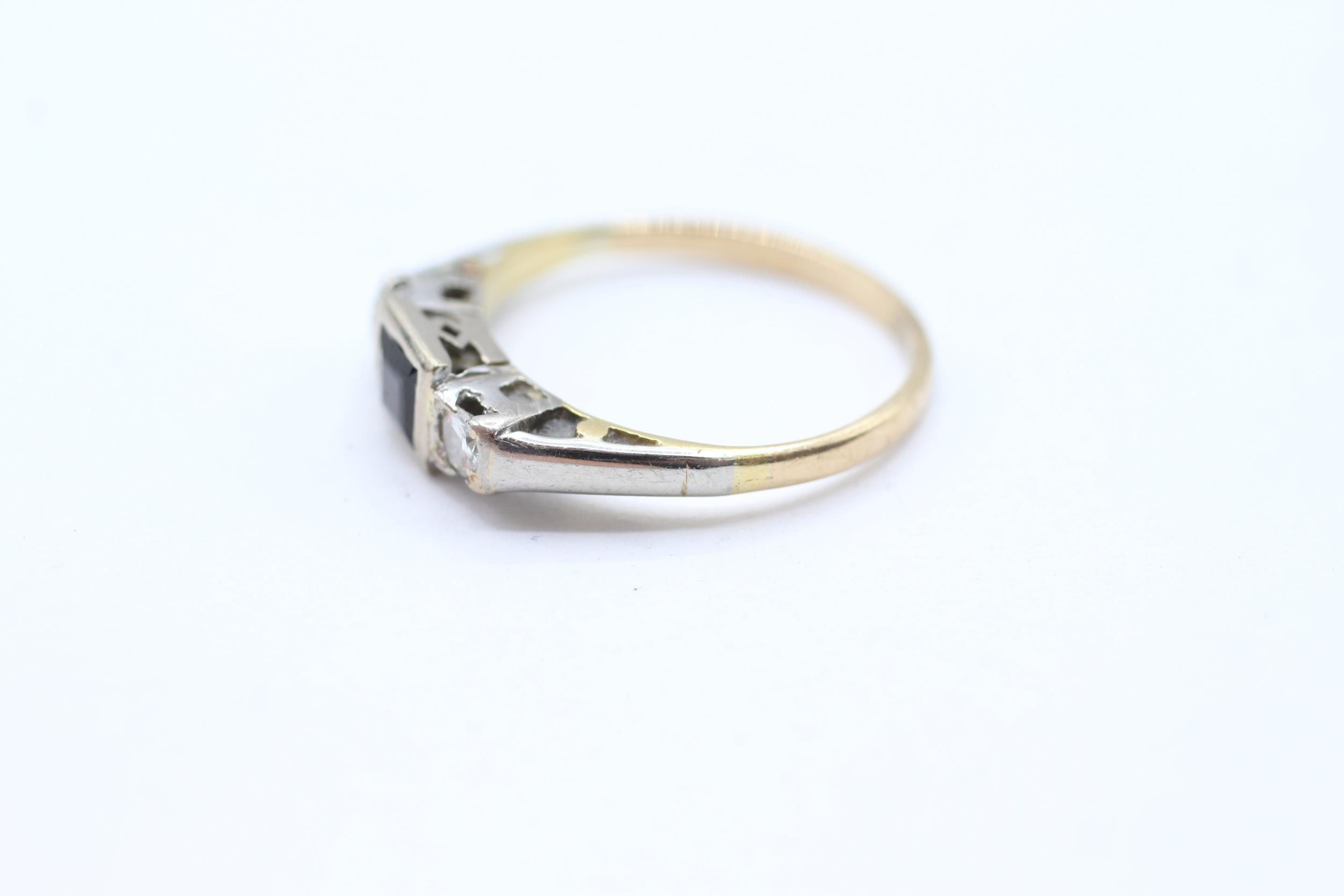 9ct gold diamond & sapphire three stone ring Size L 2.2 g - Image 3 of 4