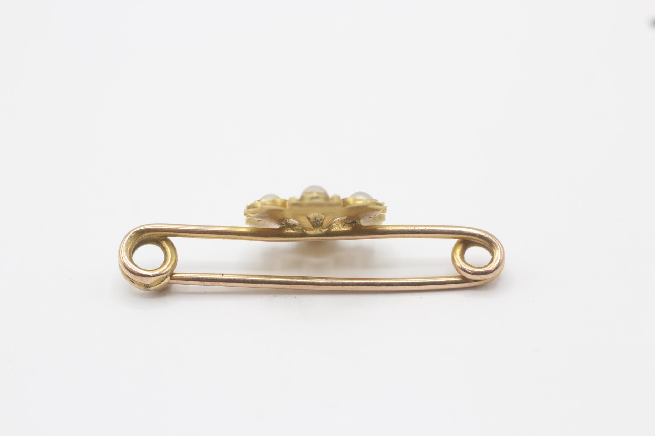 15ct gold antique seed pearl floral bar brooch with 9ct pin 1.6 g - Image 4 of 5