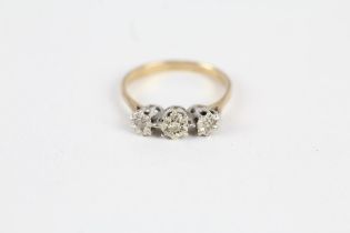 9ct gold diamond three stone ring Size P 2.2 g