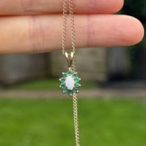 9ct gold opal and emerald cluster pendant necklace 2.5 g