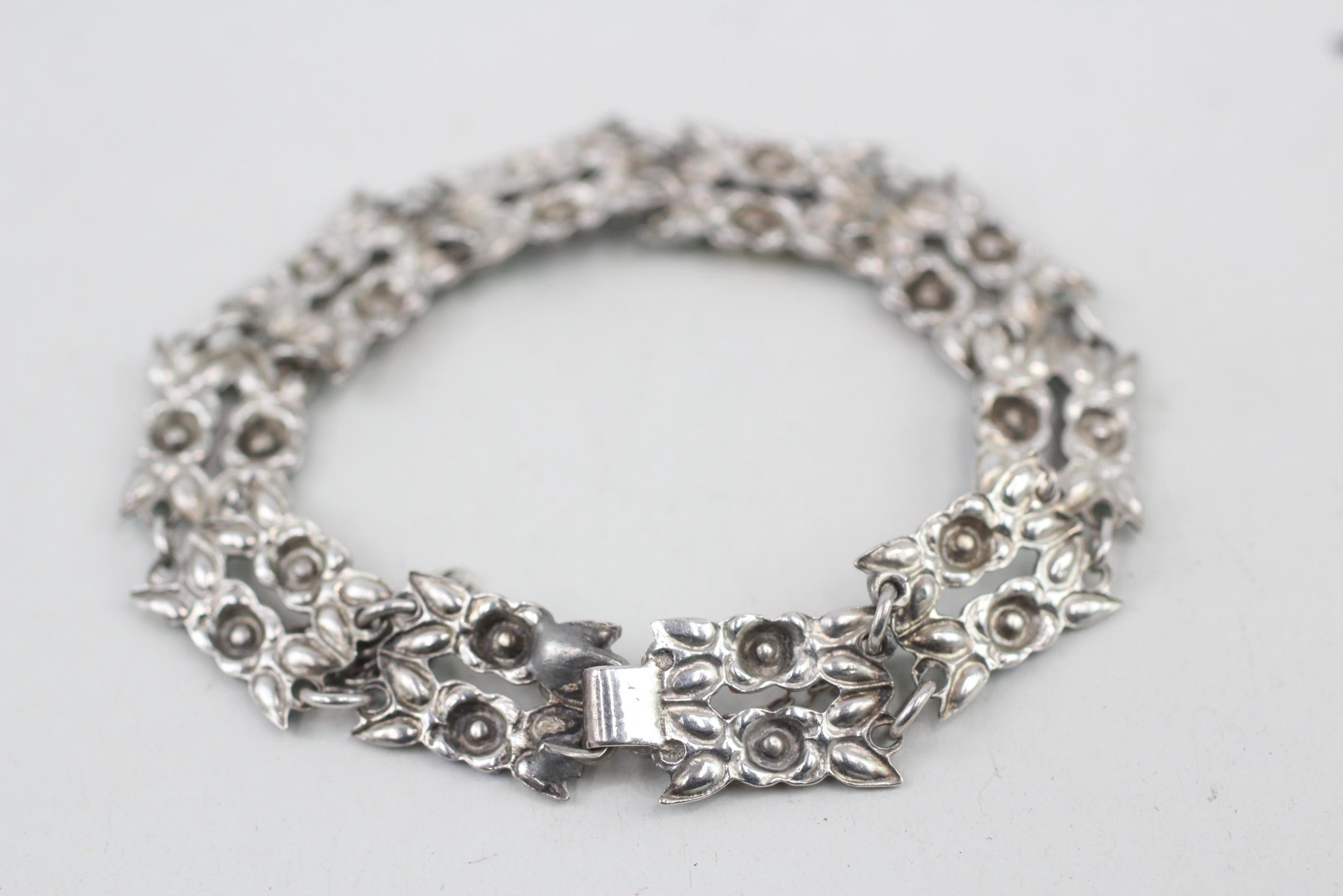 Silver enamel bracelet attributed to Bernard Instone (11g) - Image 7 of 7
