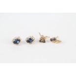 2x 9ct gold sapphire stud earrings with scroll backs 1.6 g