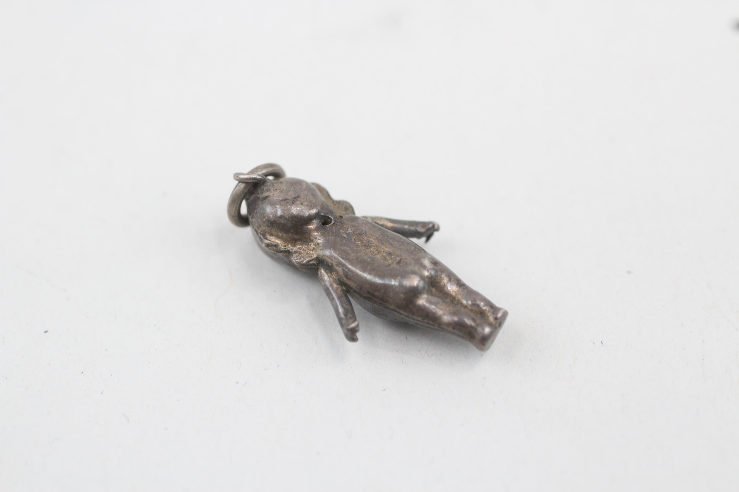 Silver antique fumsup charm (1g) - Image 6 of 6