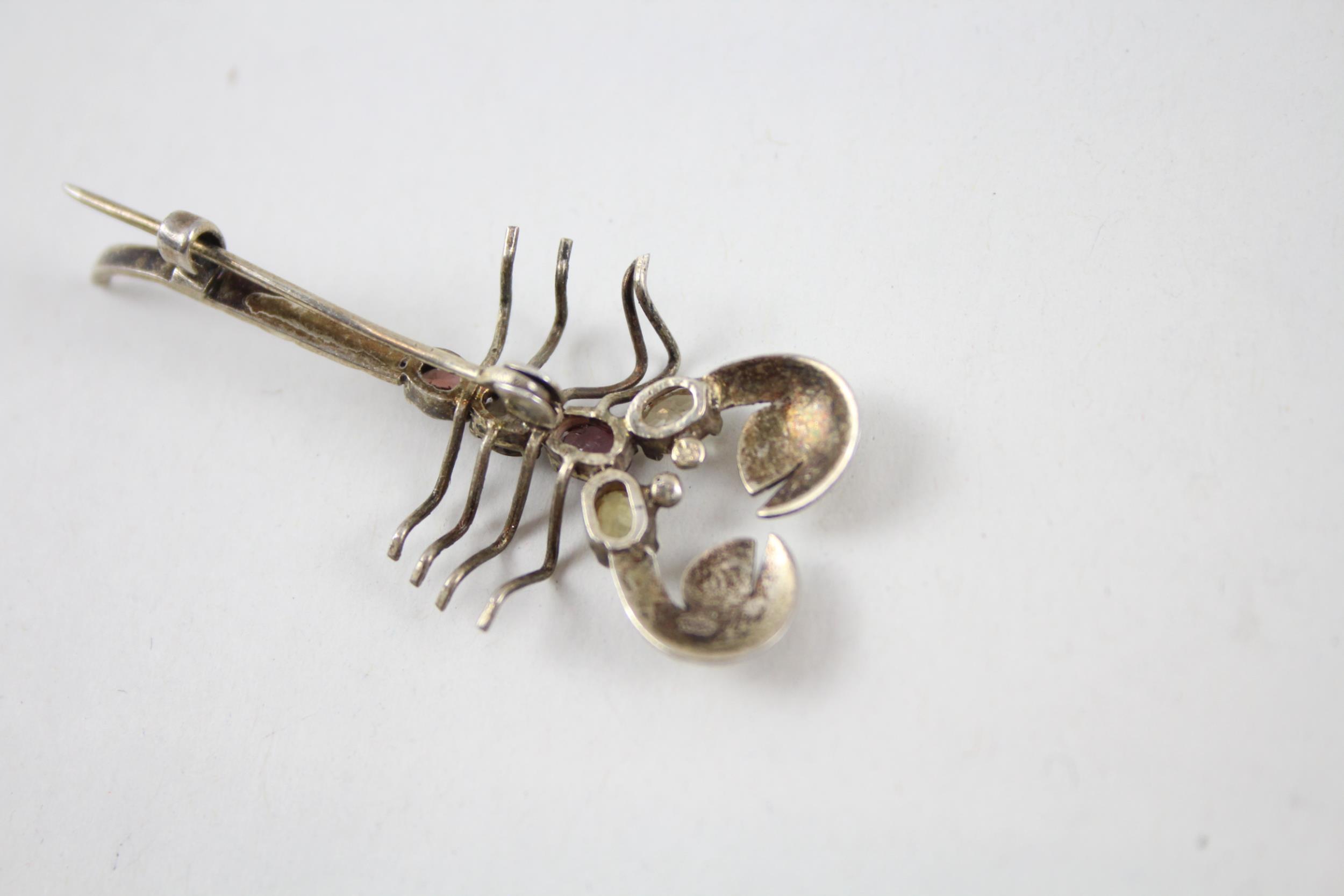 Silver 1930s scorpion brooch set with gemstones (3g) - Image 5 of 6