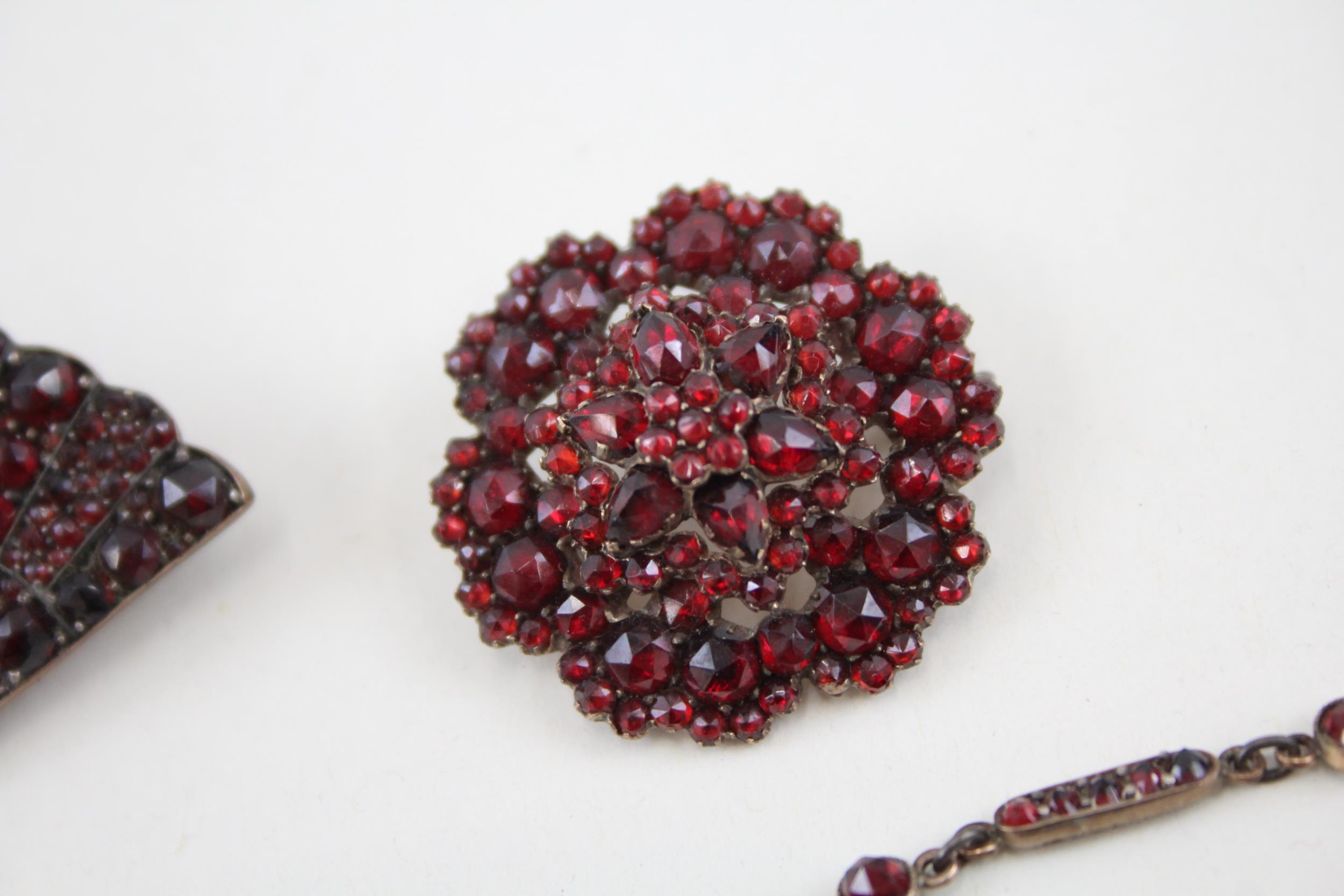 A collection of antique Bohemian Garnet jewellery (27g) - Image 3 of 8