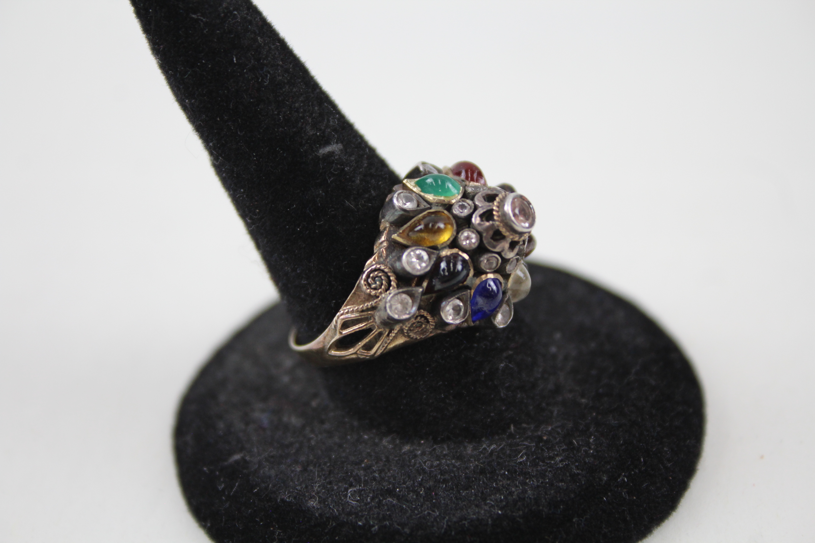 Low carat princess ring with multi gemstones (4g) - Image 3 of 6